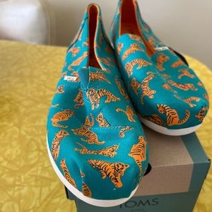 TOMS Teal Tiger Canvas Alpargata Slip Ons - 9.5 - NWT